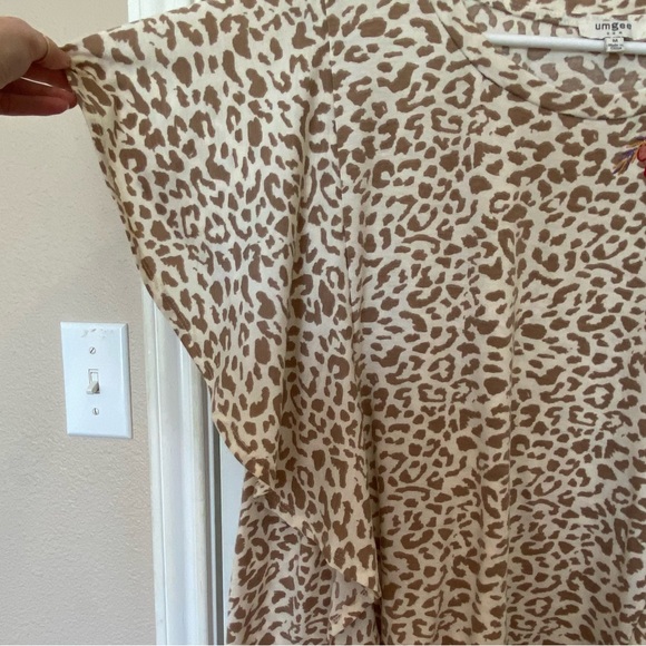 Umgee Leopard Blouse with Floral Embroidery Women’s Size Medium - Picture 3 of 9